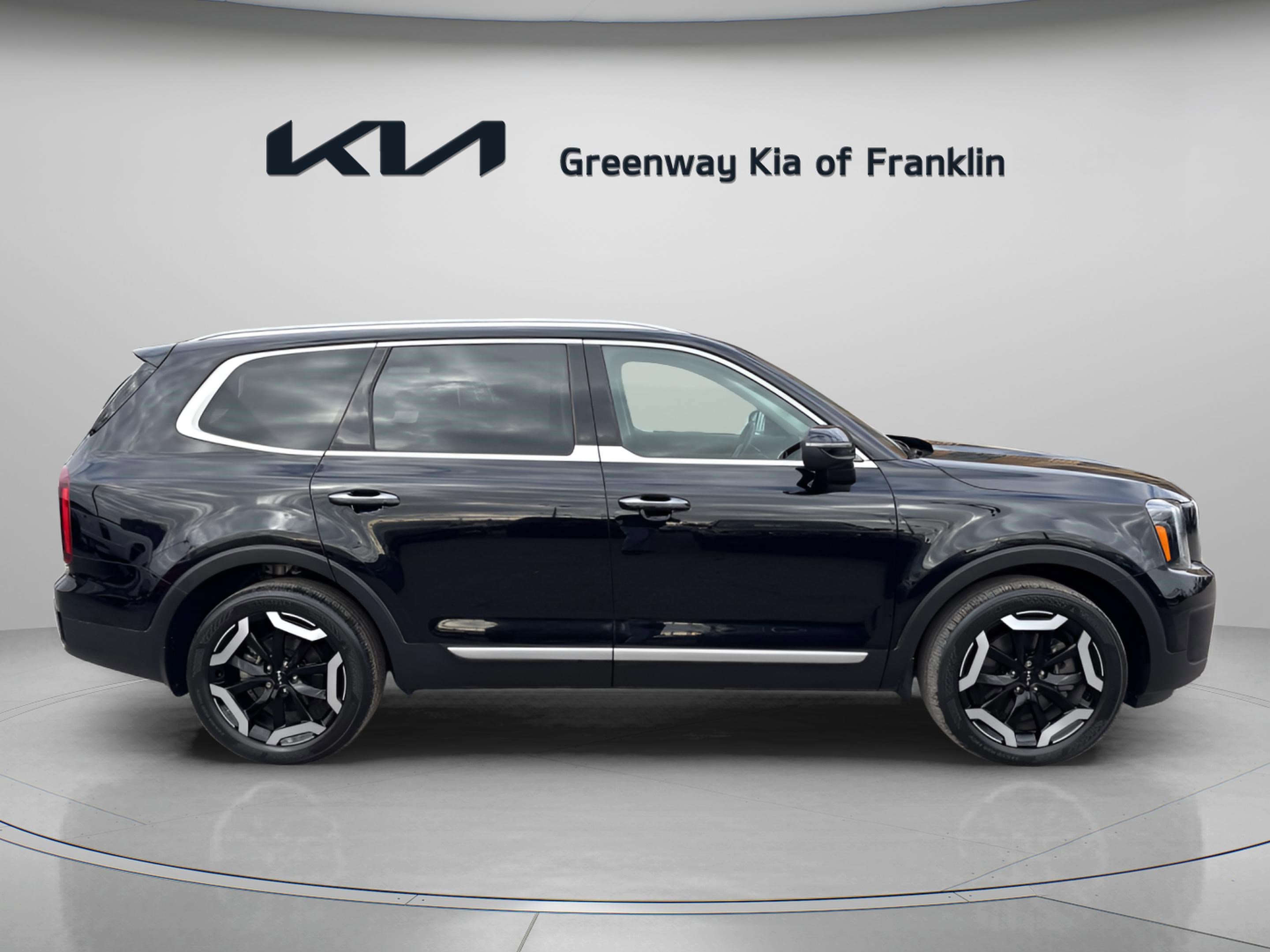 Used 2024 Kia Telluride S w/ S Sunroof Package image 8