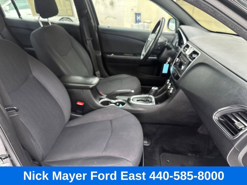Used 2013 Chrysler 200 Touring w/ Cold Weather Group image 10