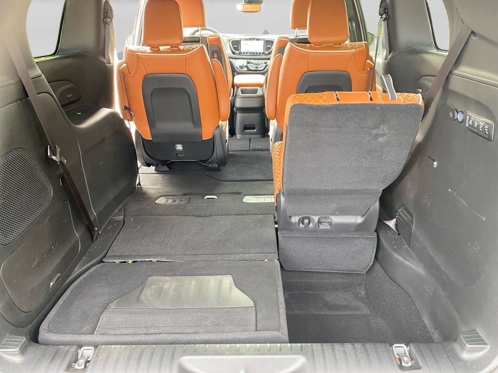 Used 2024 Chrysler Pacifica Pinnacle FWD image 32
