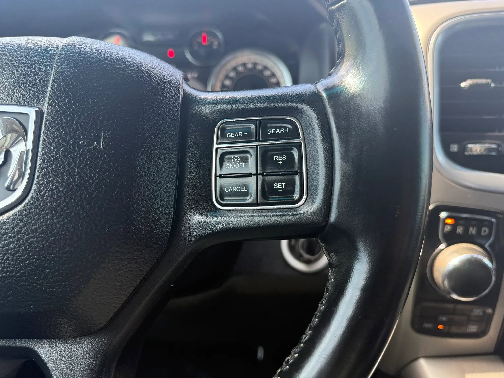 Used 2018 RAM 1500 SLT AWD/4WD image 23