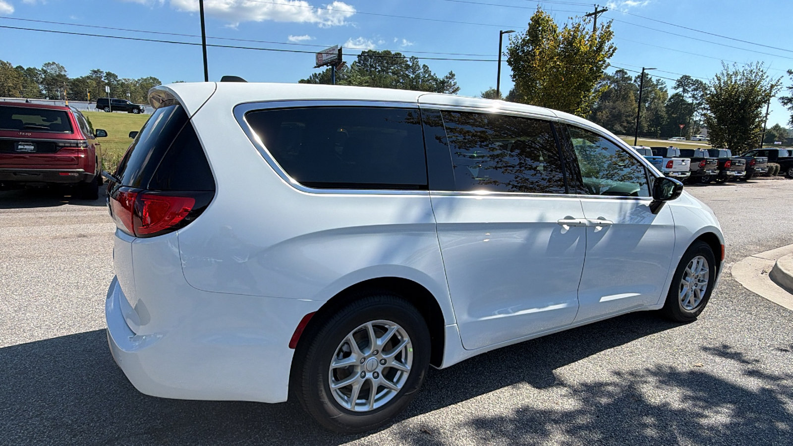 New 2027 Chrysler Pacifica LX FWD image 8