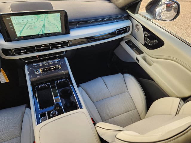 New 2026 Lincoln Aviator Black Label w/ Jet Appearance Package AWD/4WD image 12