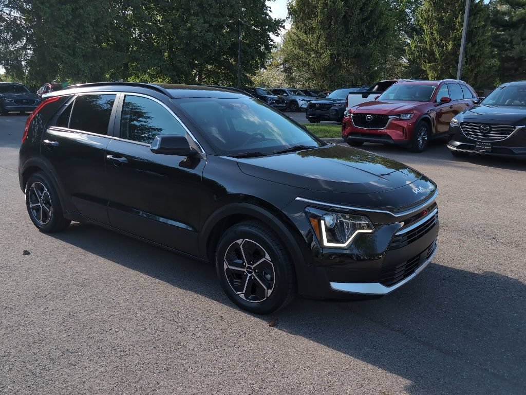 Used 2023 Kia Niro EX FWD image 2