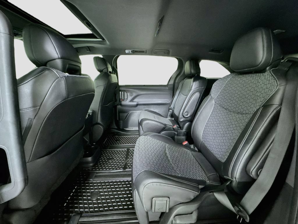 Used 2023 Toyota Sienna XSE AWD/4WD image 23