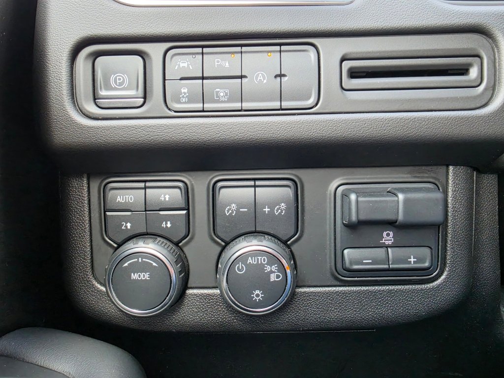 Used 2023 Chevrolet Tahoe LT w/ Luxury Package image 13