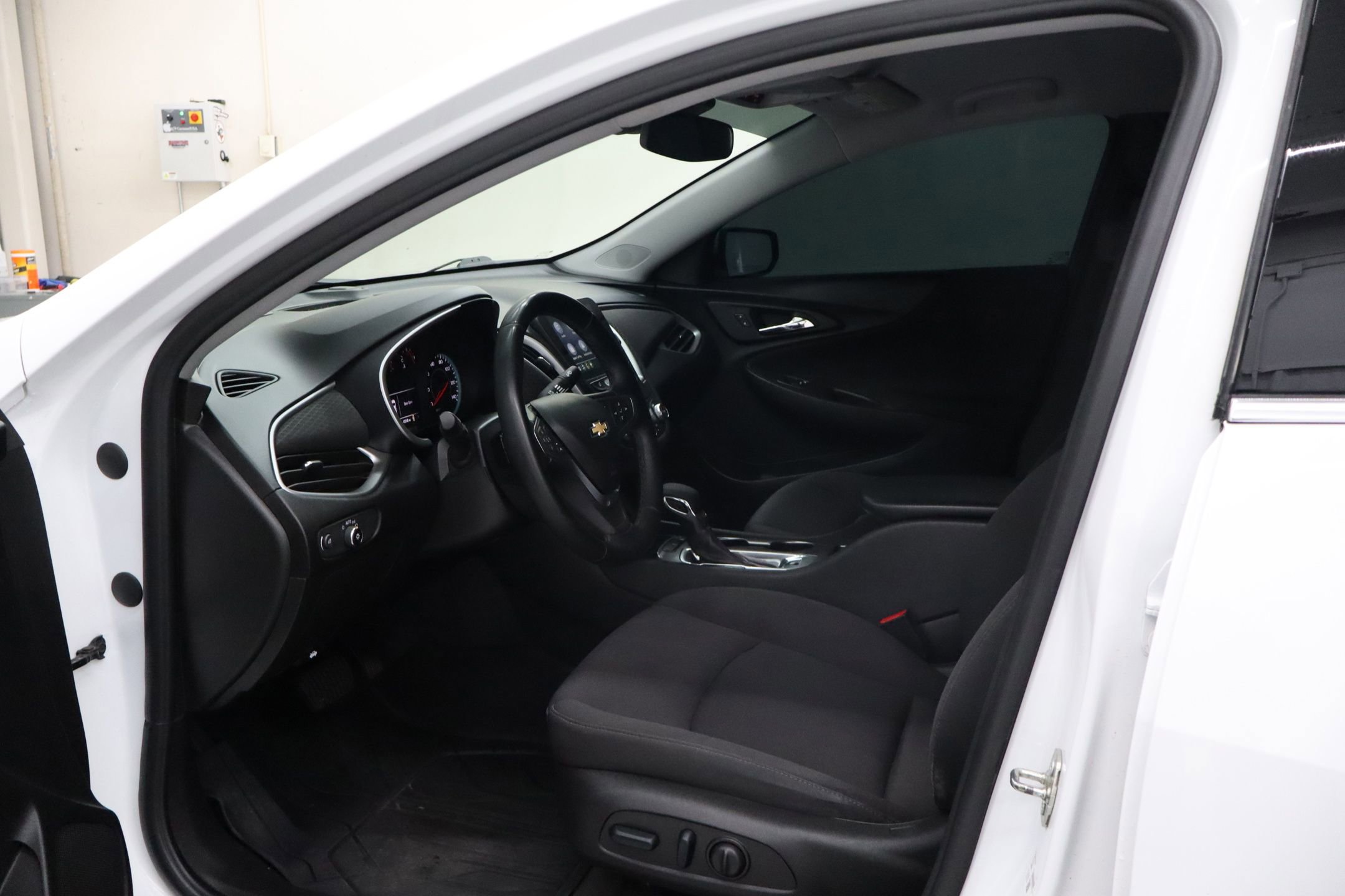 Used 2023 Chevrolet Malibu RS image 25