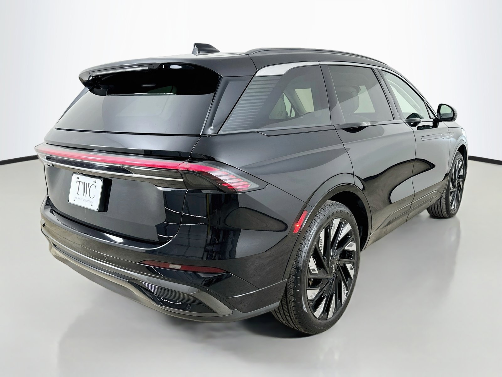 Used 2025 Lincoln Nautilus Black Label w/ Jet Appearance Package AWD/4WD image 5
