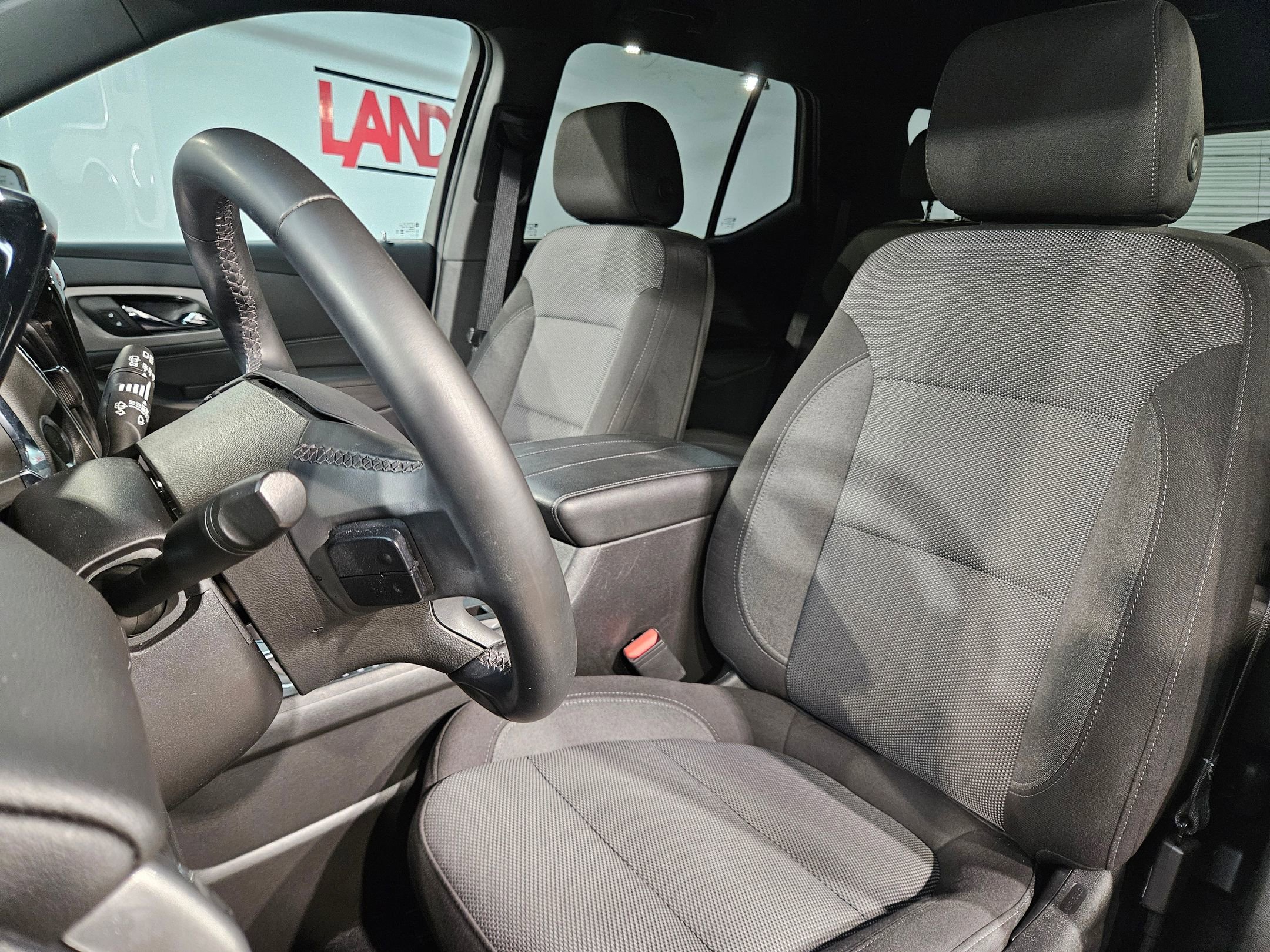 Used 2023 Chevrolet Traverse LT image 24