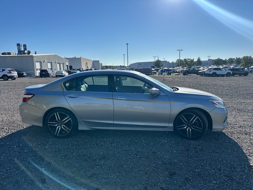 Used 2016 Honda Accord Touring image 12