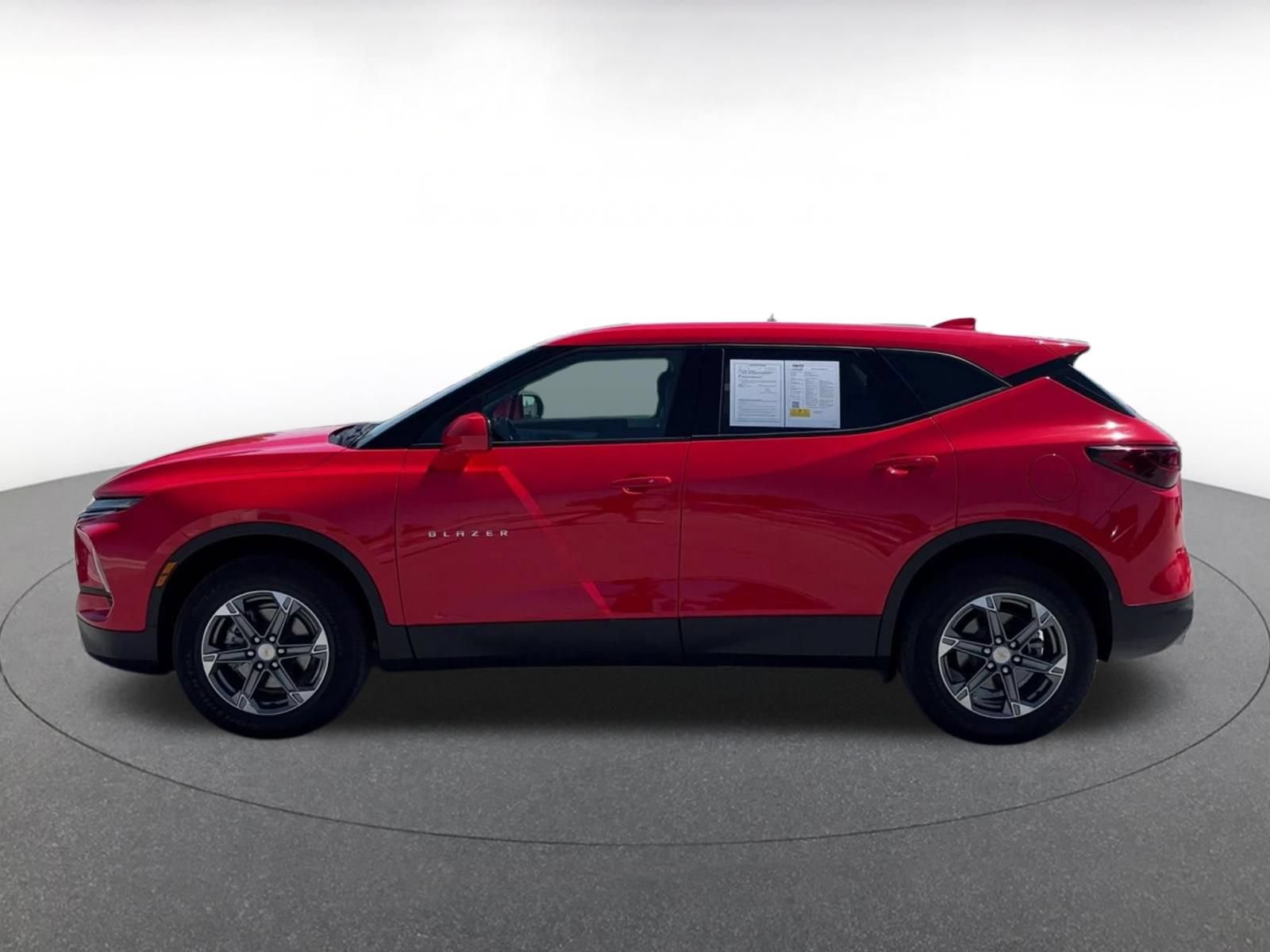 Used 2025 Chevrolet Blazer LT FWD image 9
