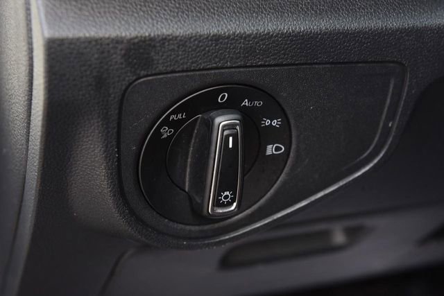 Used 2022 Volkswagen Atlas SE w/ Black Wheel Package image 11