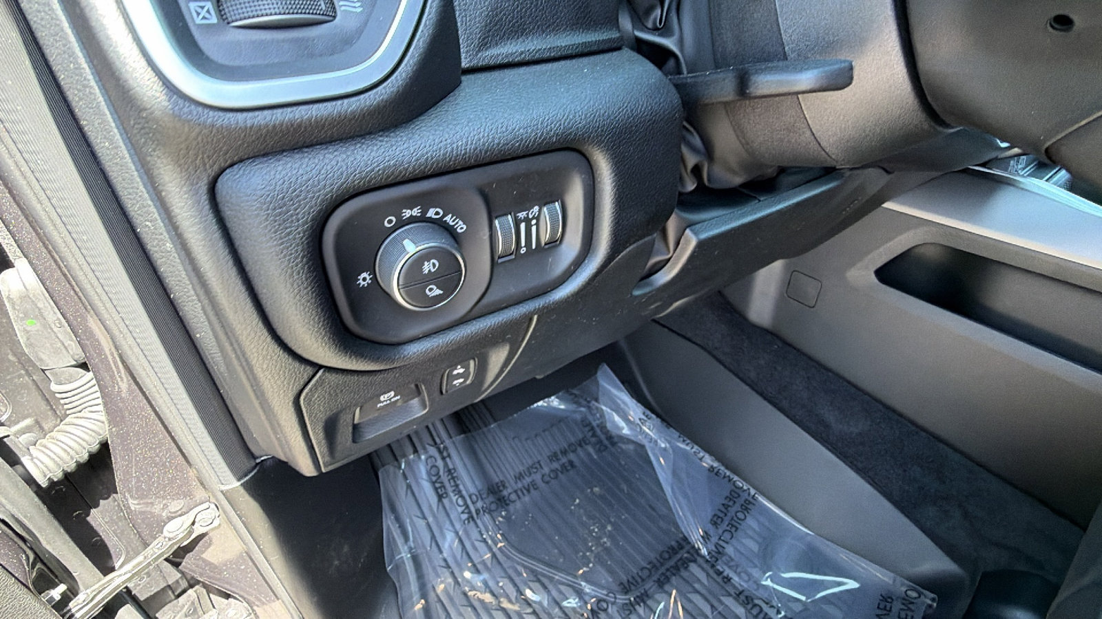 Used 2025 RAM 1500 Big Horn RWD image 24