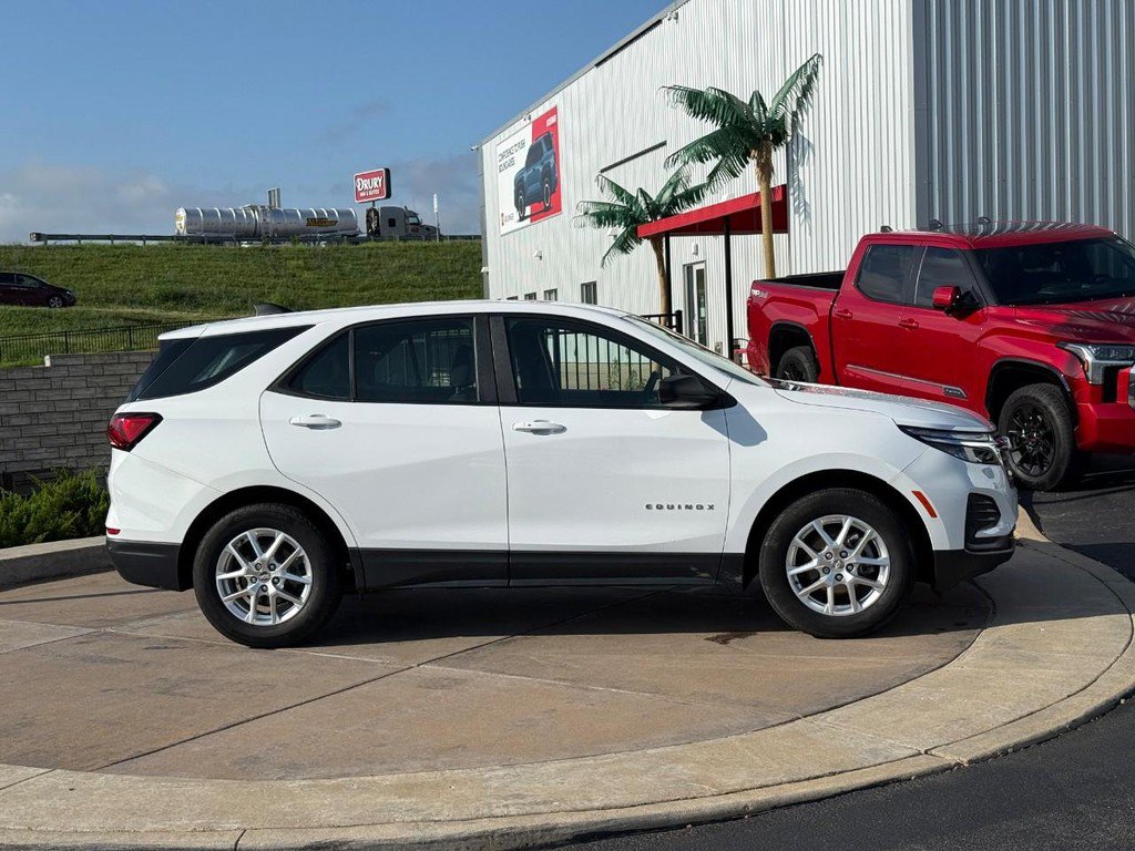 Used 2024 Chevrolet Equinox LS w/ Driver Confidence II Package FWD video 2