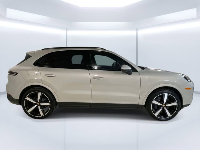 Certified 2025 Porsche Cayenne w/ Premium Package Plus image 5