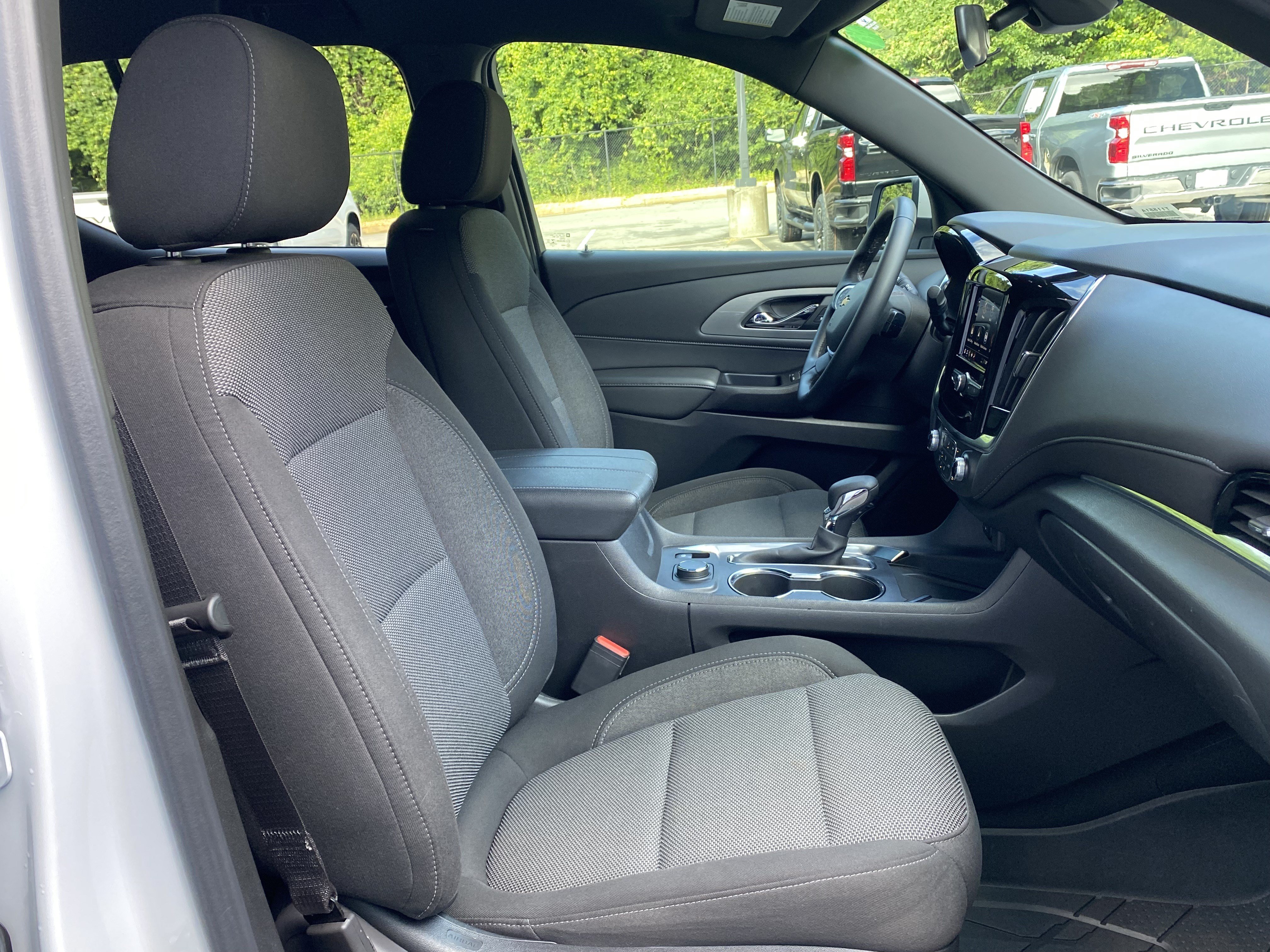 Used 2023 Chevrolet Traverse LT FWD image 33