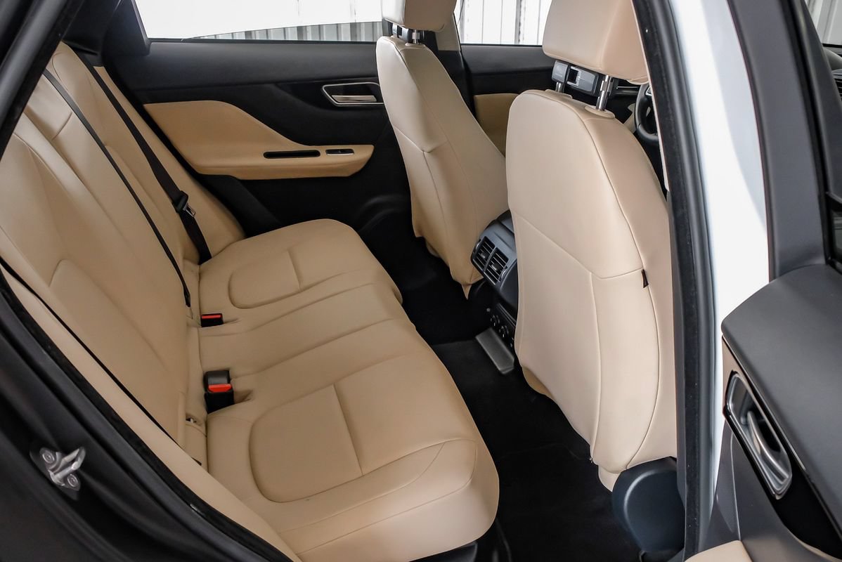 Used 2019 Jaguar F-PACE Premium AWD/4WD image 35