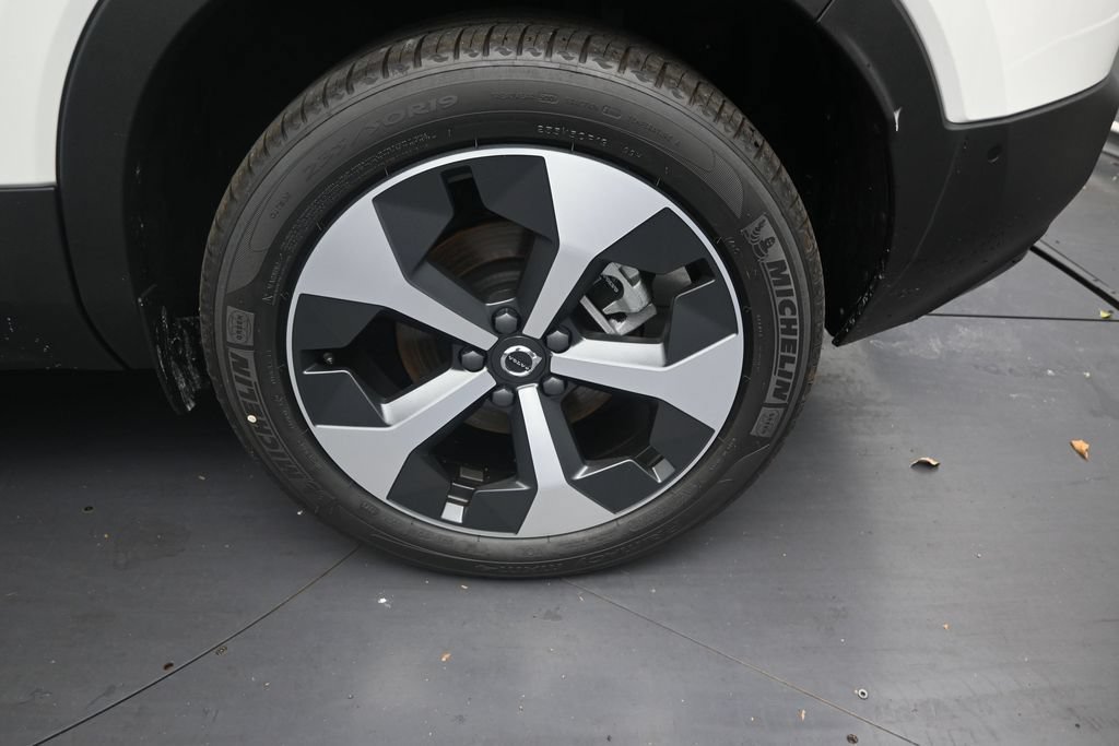 New 2026 Volvo XC40 B5 Plus w/ Climate Package AWD/4WD image 9
