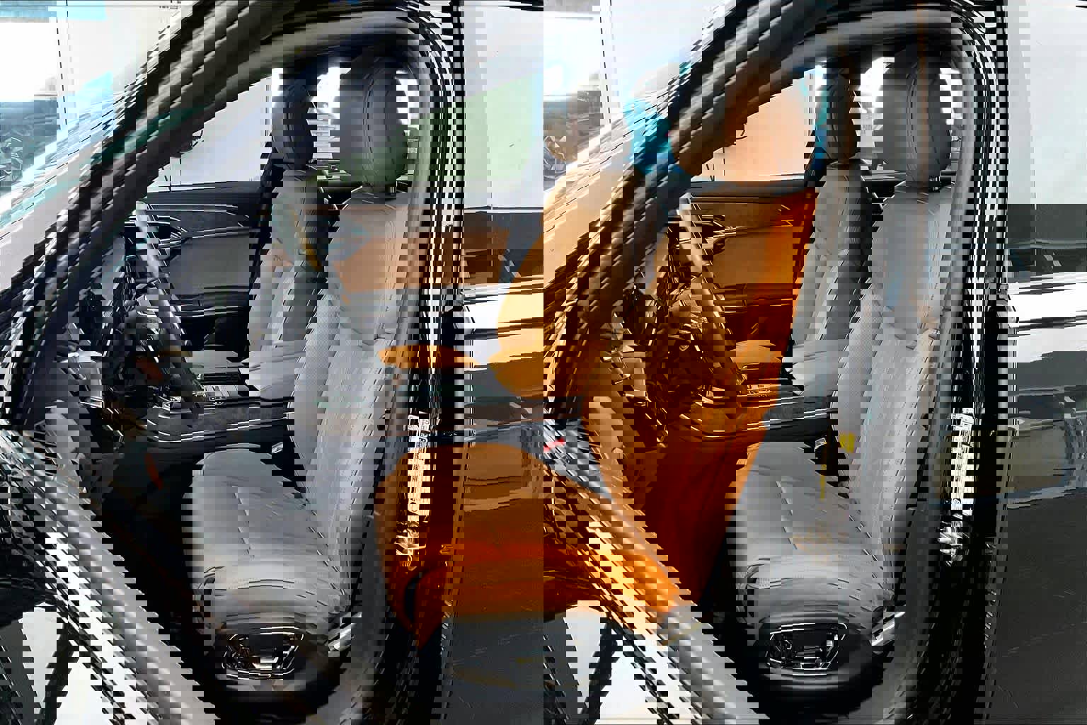 Used 2024 Audi A8 L 3.0T image 8