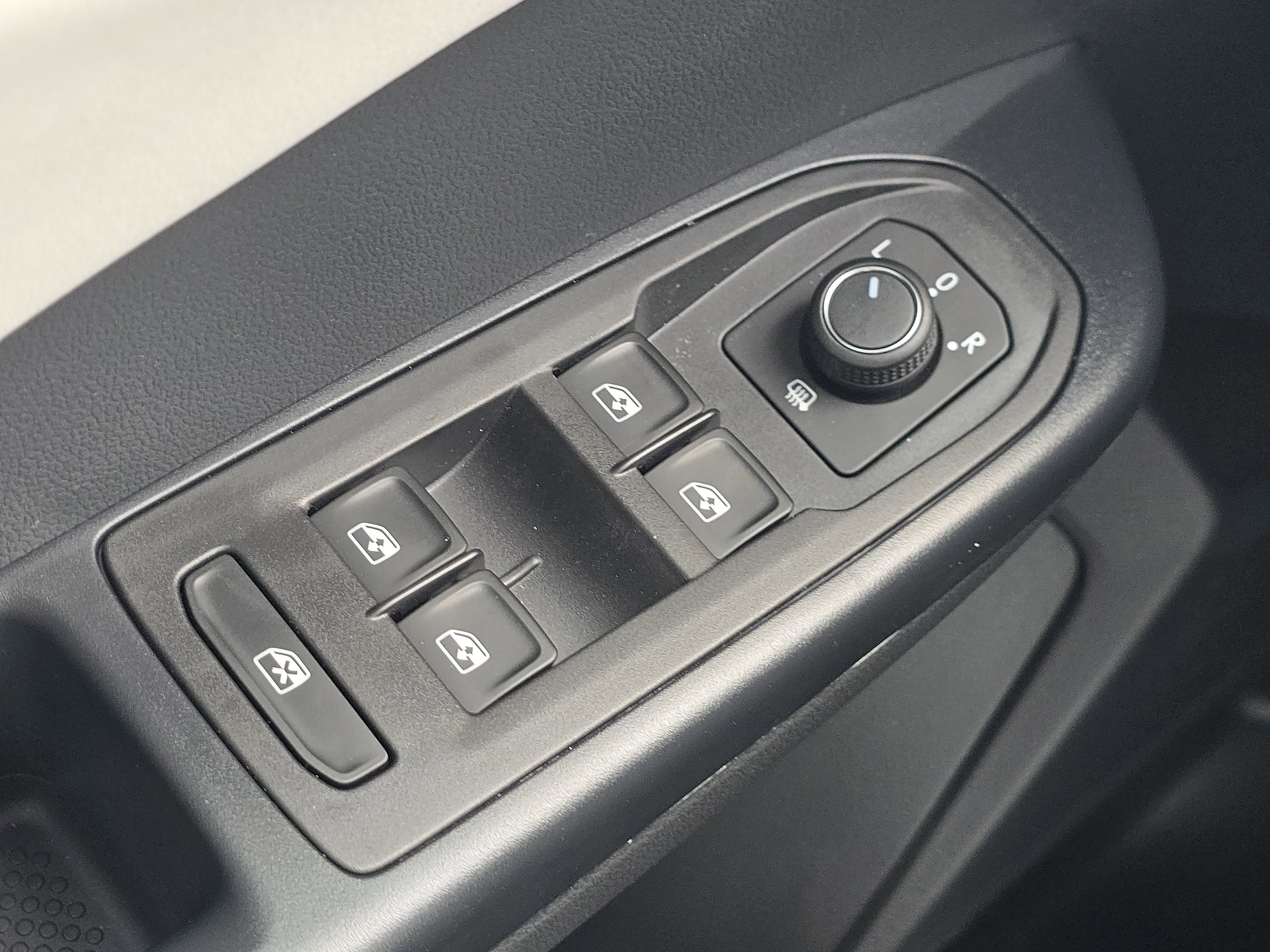 New 2026 Volkswagen Taos SE image 26