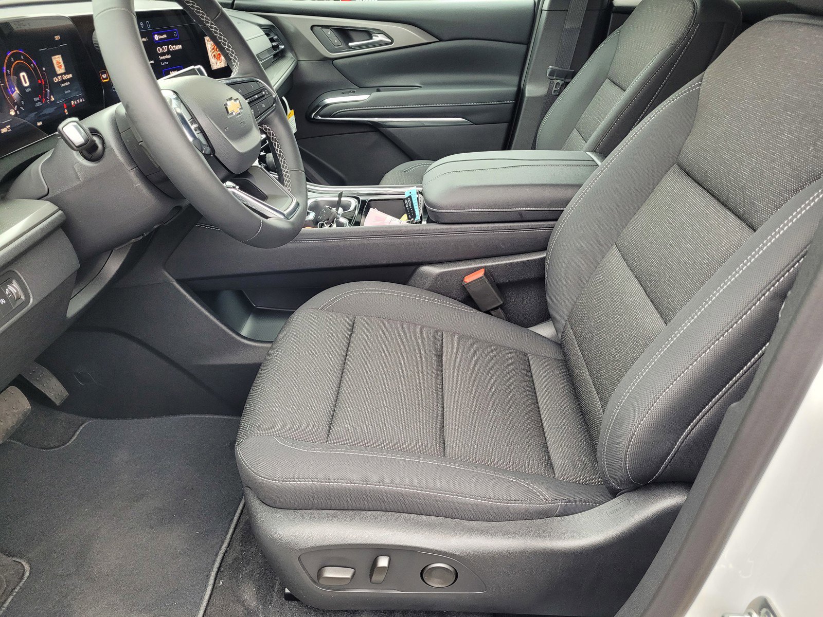 New 2026 Chevrolet Traverse LT w/ Sun and Wheel Package image 9