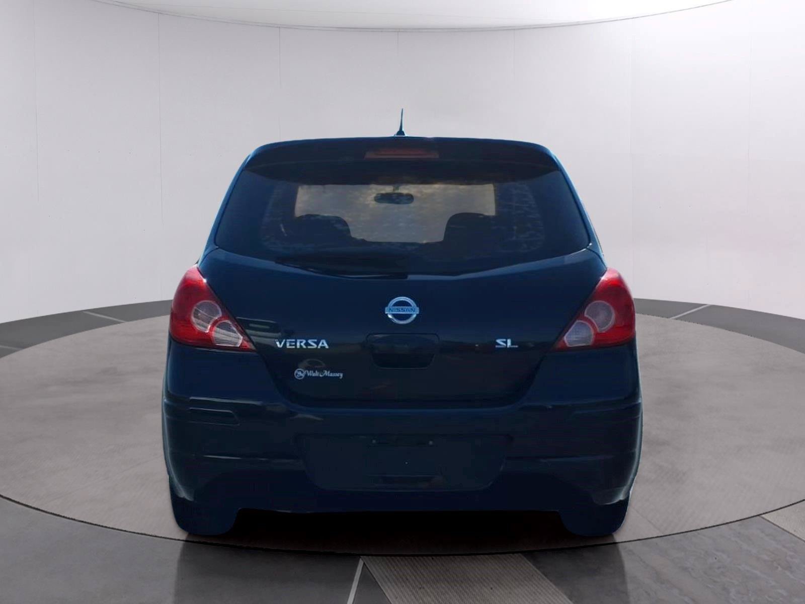 Used 2010 Nissan Versa Hatchback FWD image 4