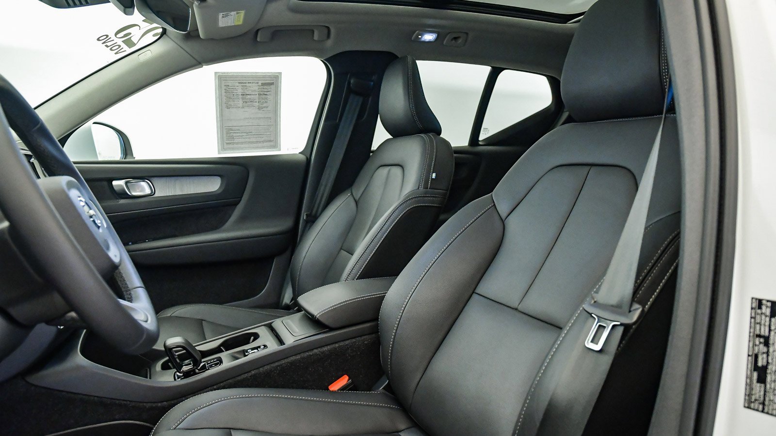 Certified 2025 Volvo XC40 B5 Core w/ Protection Package Premier image 20