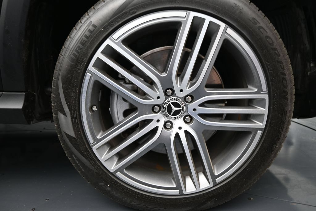 Used 2025 Mercedes-Benz GLS 450 4MATIC image 9