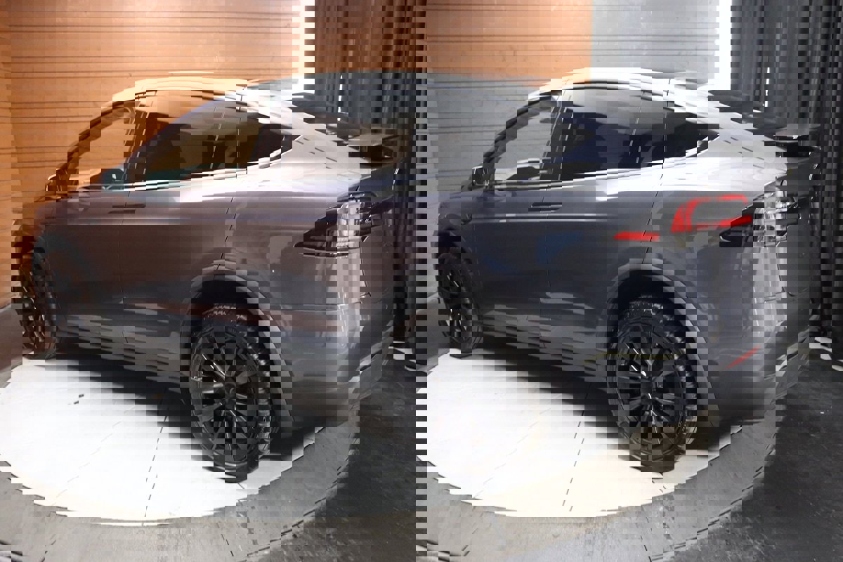 Used 2022 Tesla Model X image 18