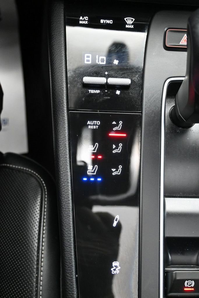 Used 2023 Porsche Macan Turbo image 25