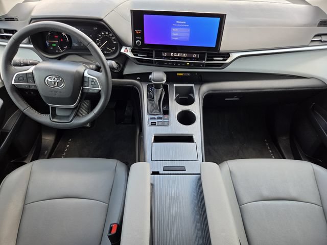 Certified 2026 Toyota Sienna XLE FWD image 23