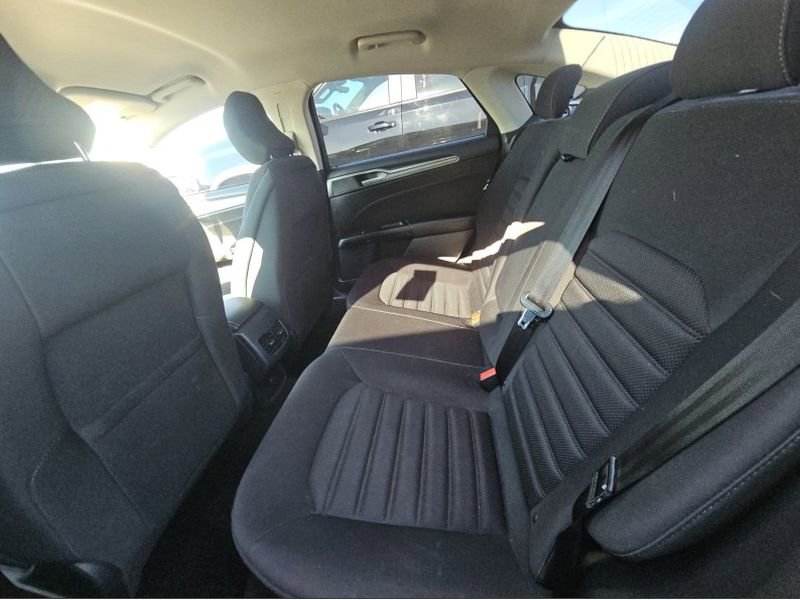 Used 2017 Ford Fusion SE w/ Fusion SE Technology Package FWD image 11