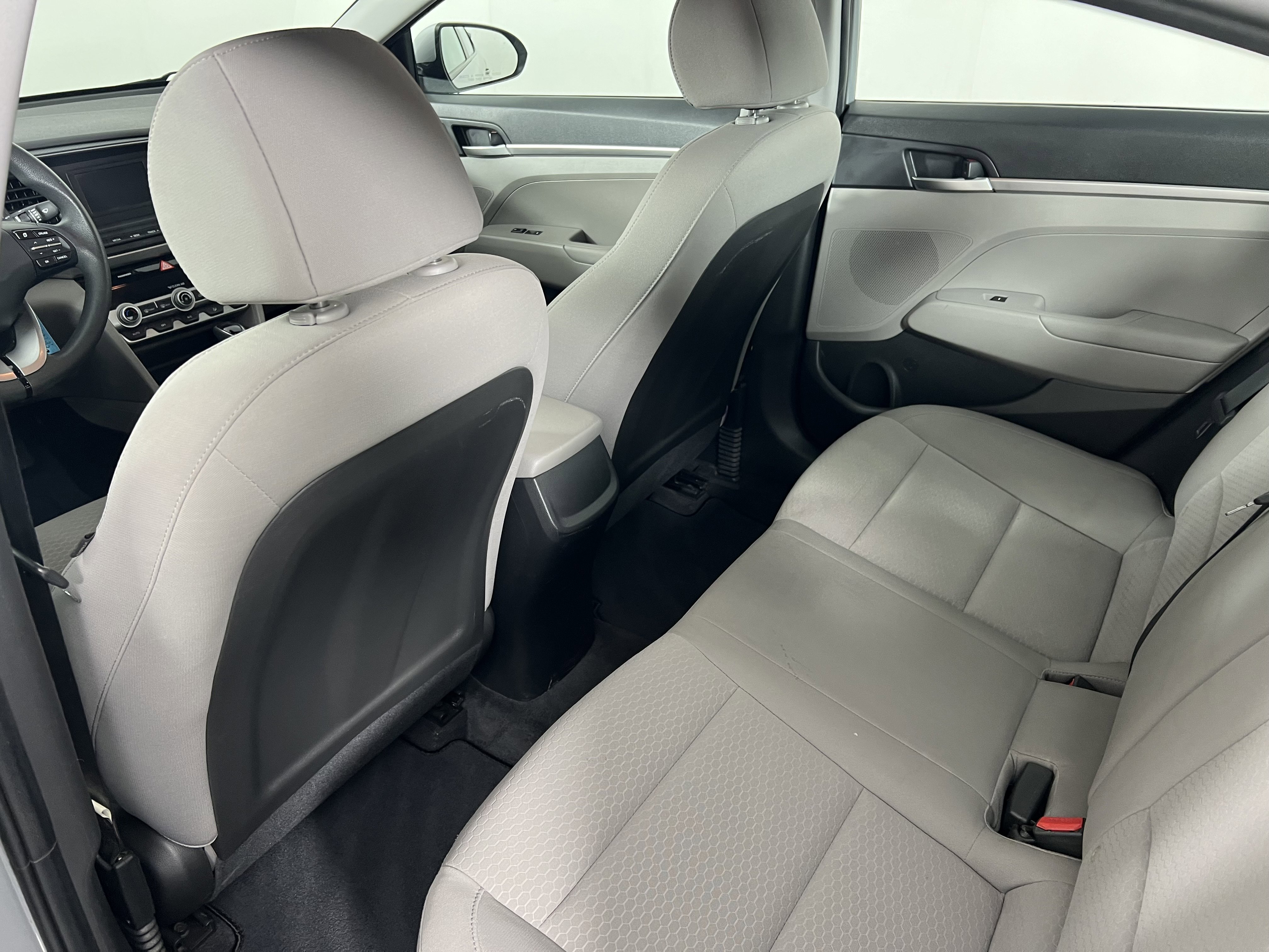 Used 2020 Hyundai Elantra SE FWD image 20