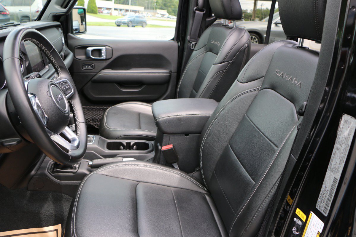 Used 2022 Jeep Wrangler Unlimited Sahara AWD/4WD image 22