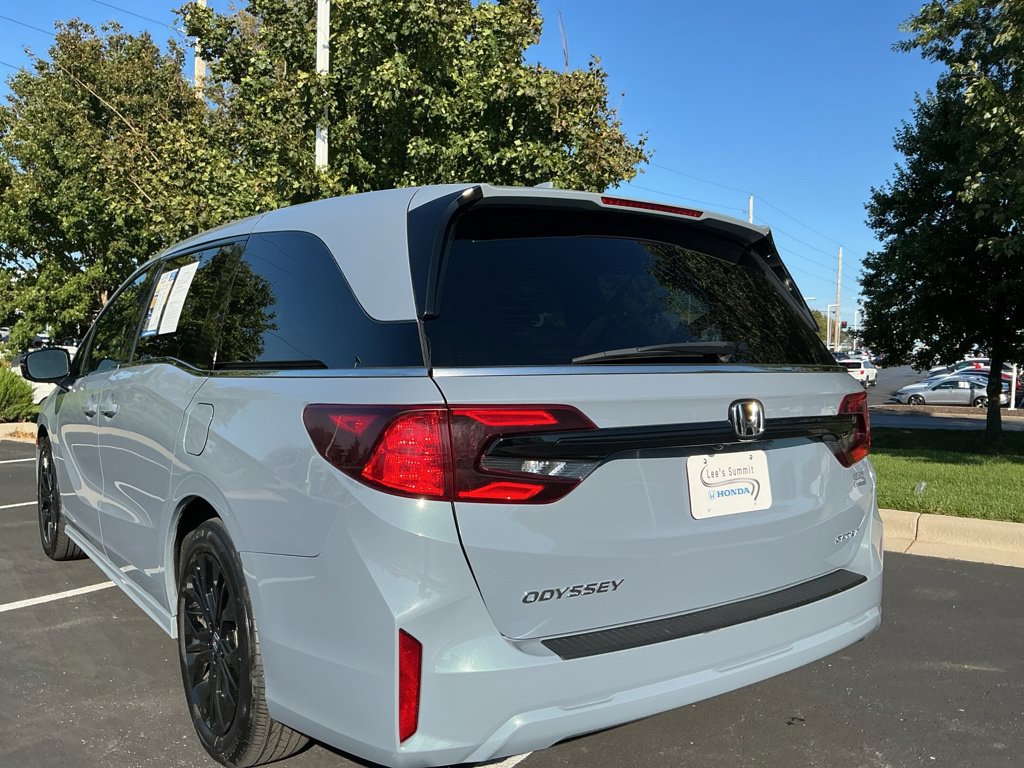 Used 2025 Honda Odyssey Sport-L image 12