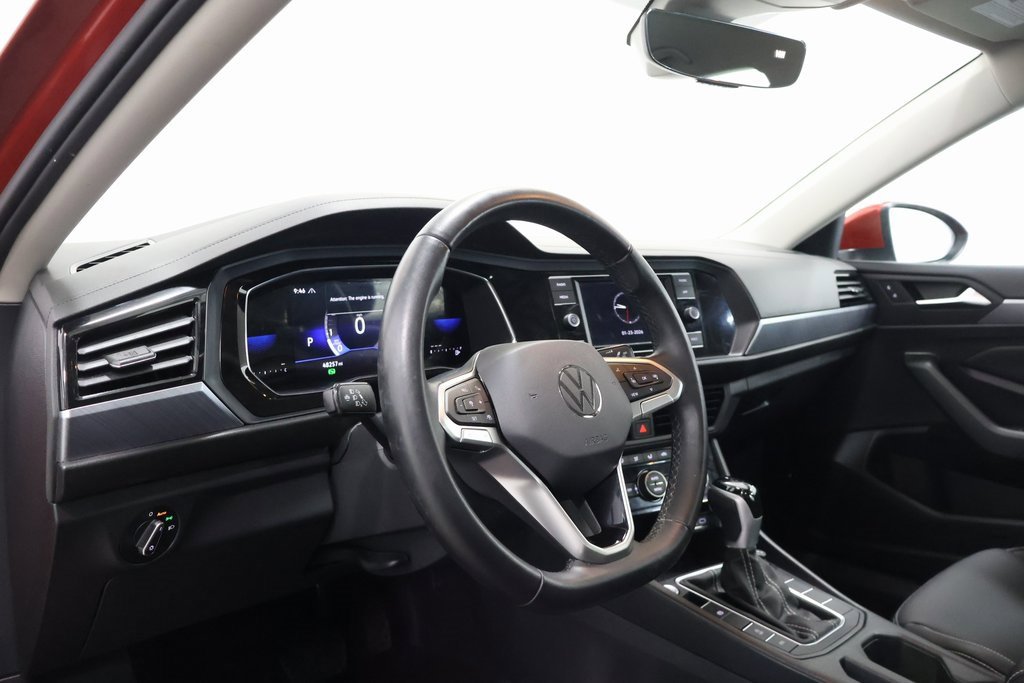 Used 2023 Volkswagen Jetta SE image 14