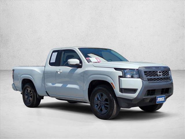 Used 2025 Nissan Frontier SV RWD image 3