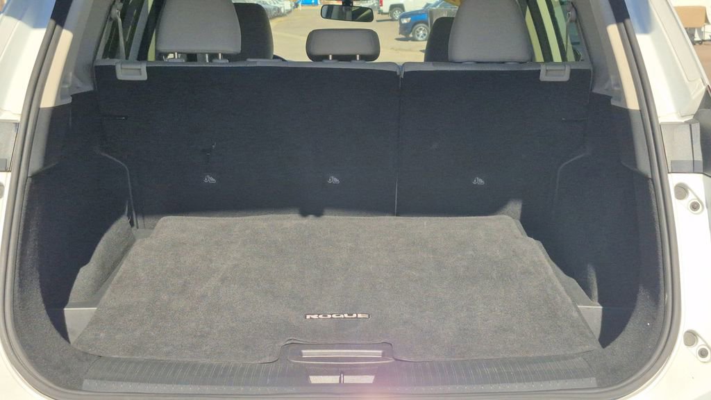 Used 2024 Nissan Rogue SV image 15