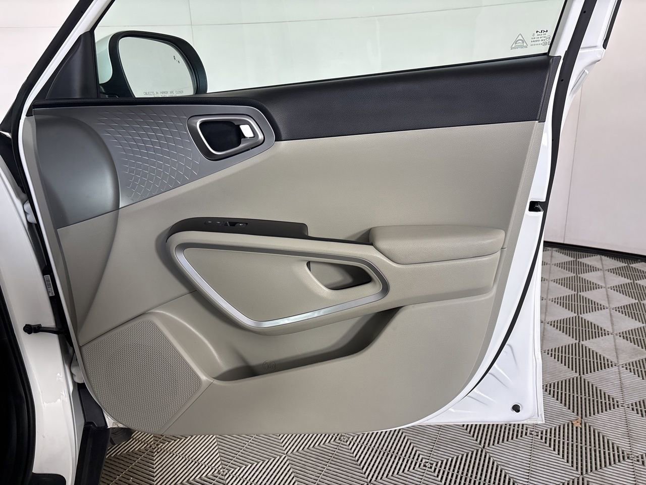 Used 2025 Kia Soul LX image 25