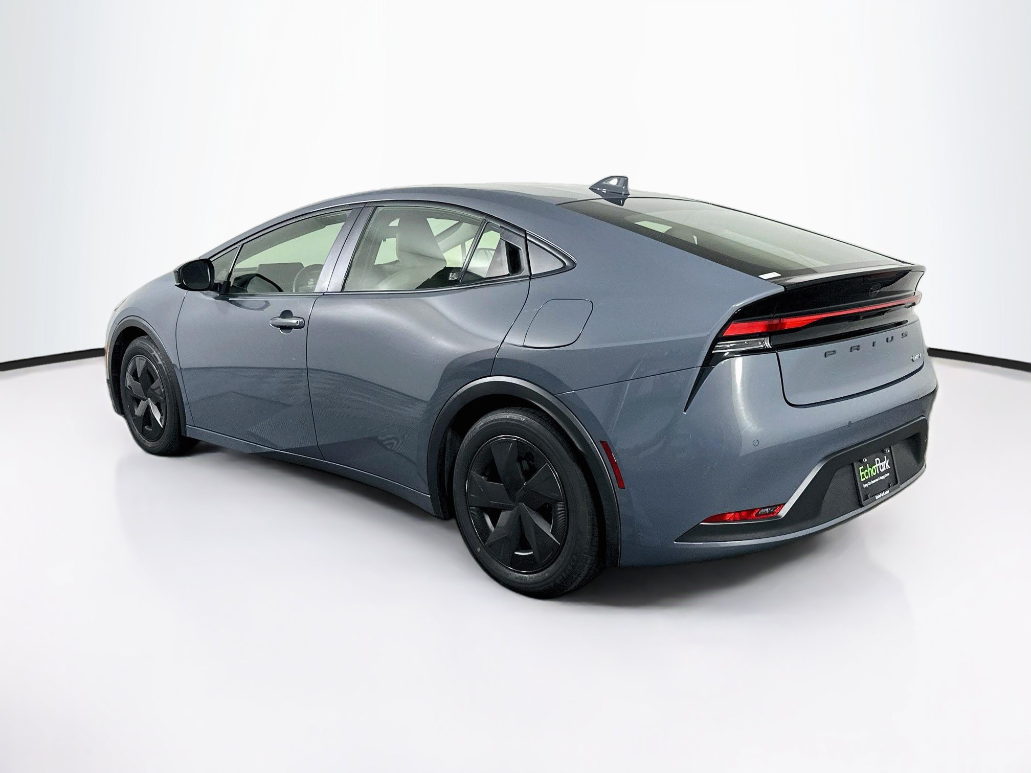 Used 2025 Toyota Prius LE FWD image 5
