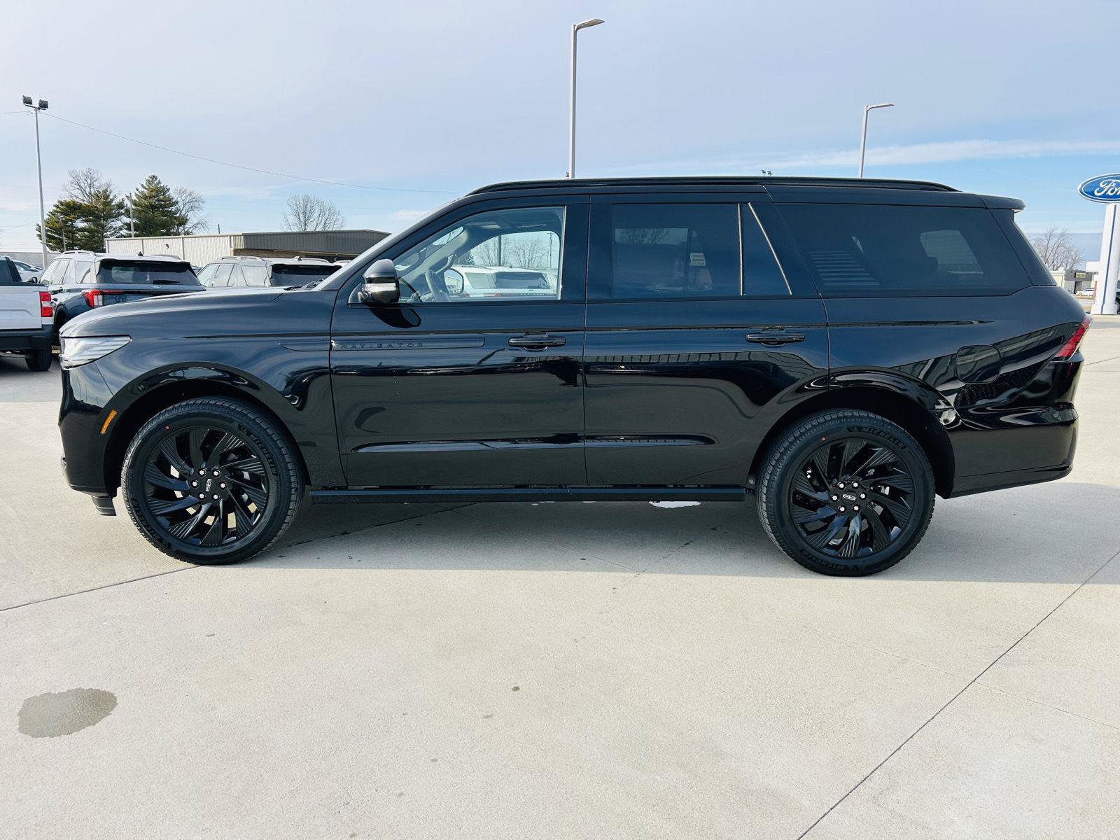 New 2026 Lincoln Navigator Reserve w/ Jet Appearance Package AWD/4WD image 52