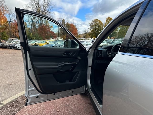 Used 2024 Nissan Pathfinder S image 11