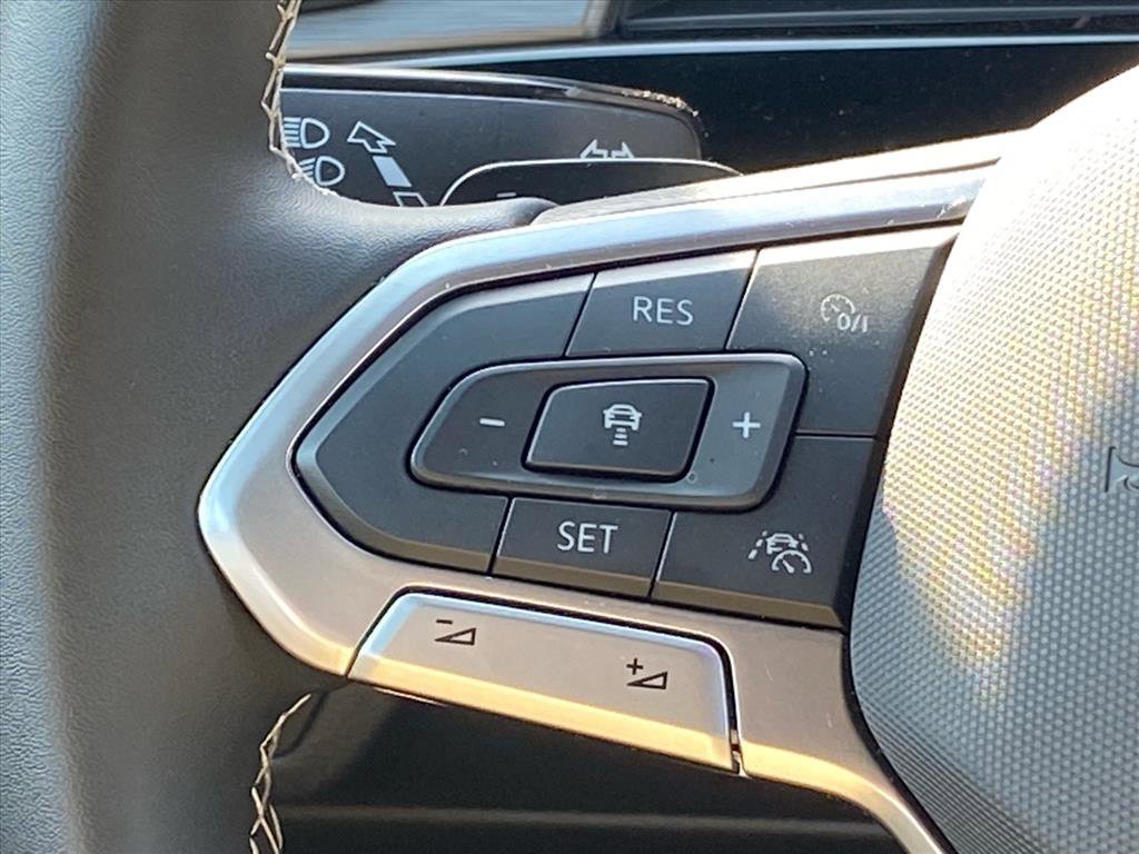 Certified 2025 Volkswagen Atlas Cross Sport SE AWD/4WD image 7