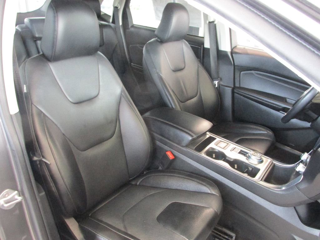 Used 2022 Ford Edge Titanium image 28