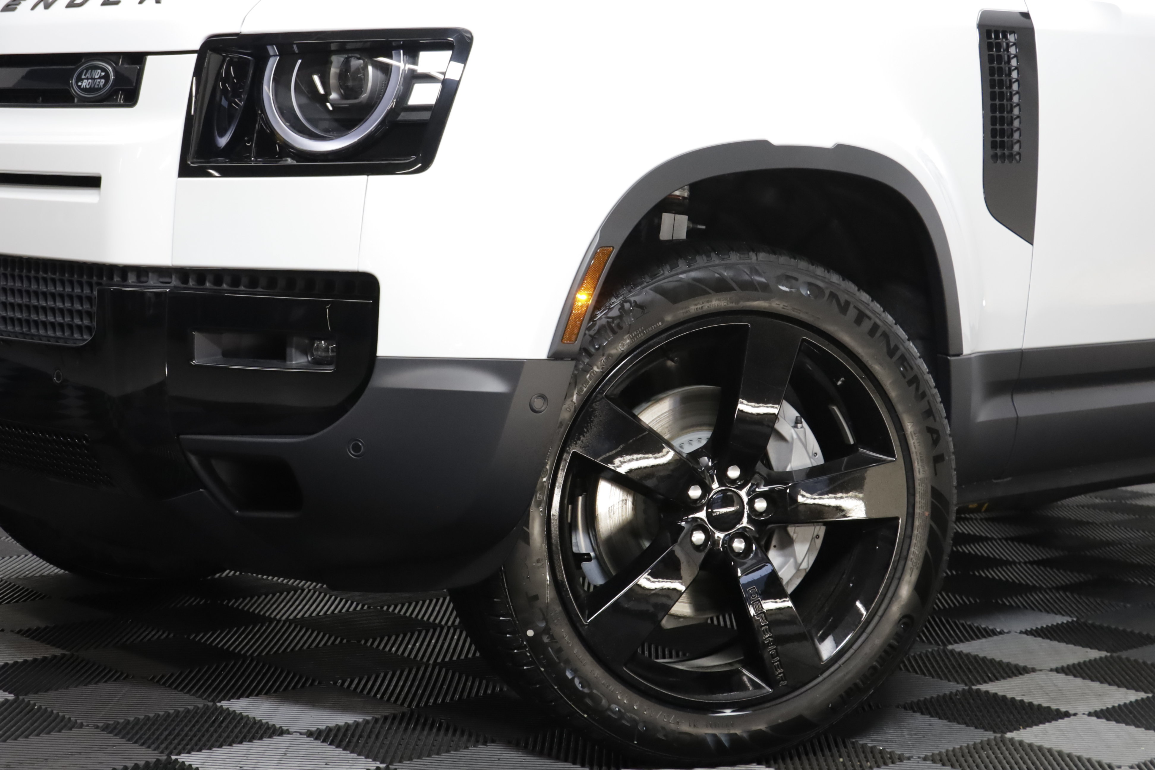 New 2026 Land Rover Defender 130 S AWD/4WD image 4