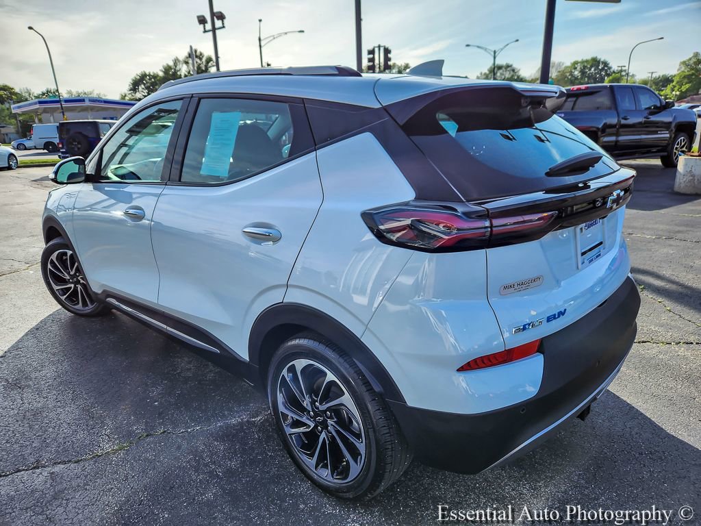 Certified 2023 Chevrolet Bolt EUV Premier w/ Sun & Sound Package FWD image 6