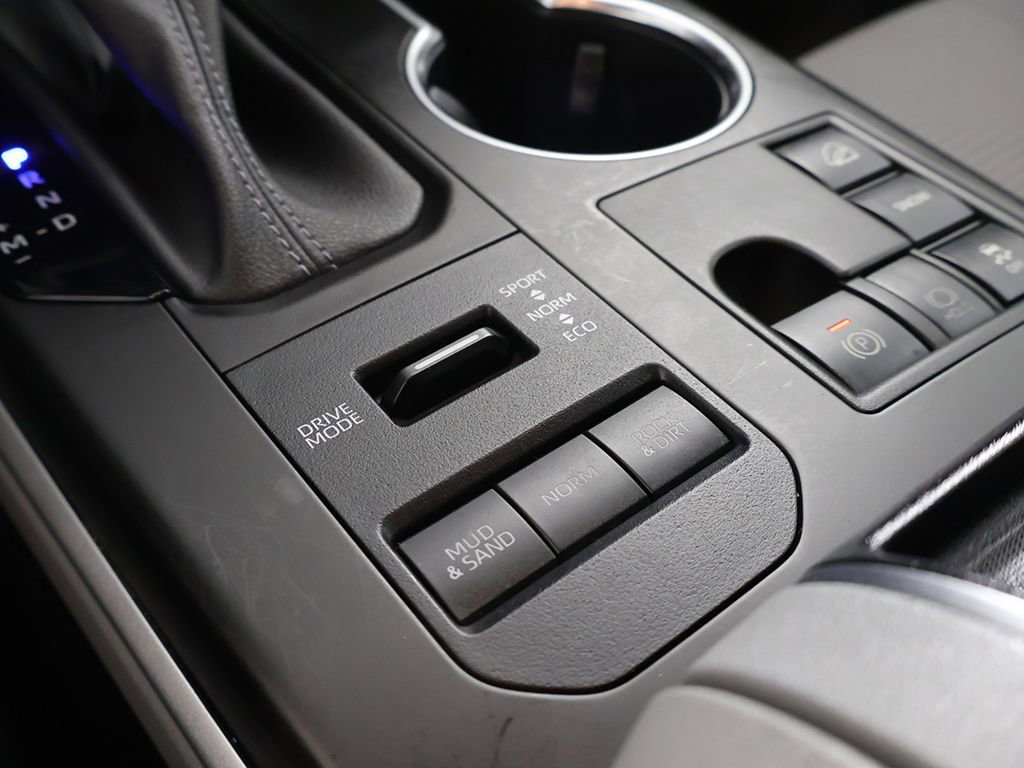 Used 2023 Toyota Highlander L AWD/4WD image 47