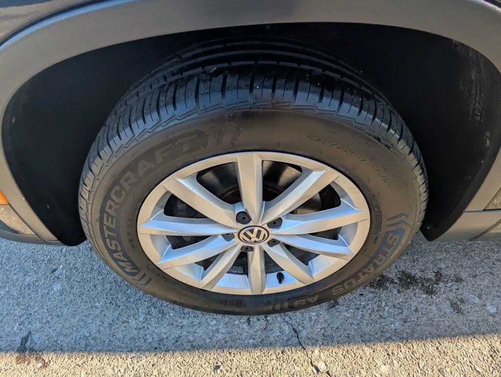 Used 2017 Volkswagen Tiguan Wolfsburg Edition AWD/4WD image 13