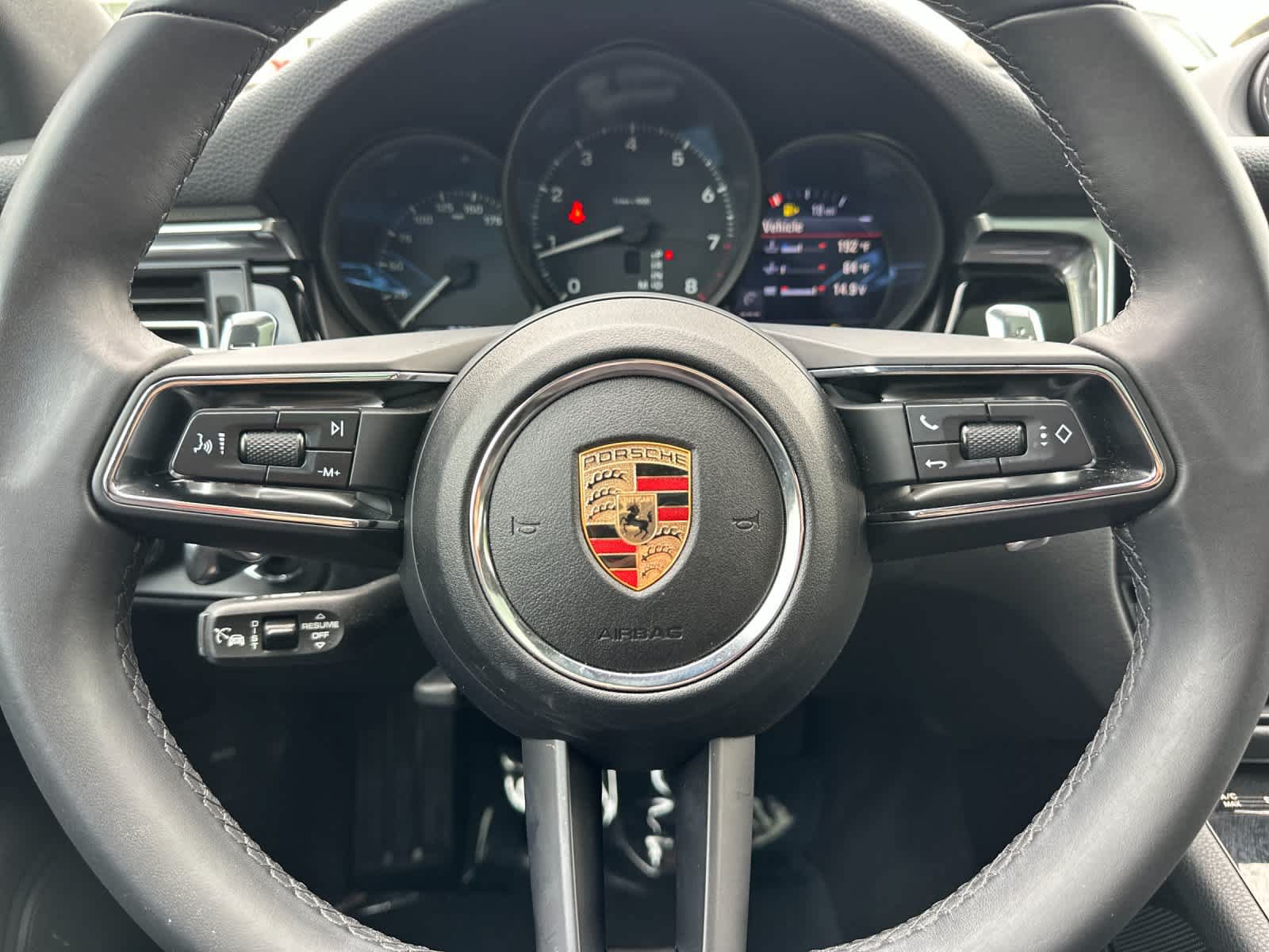 Certified 2025 Porsche Macan AWD/4WD image 25