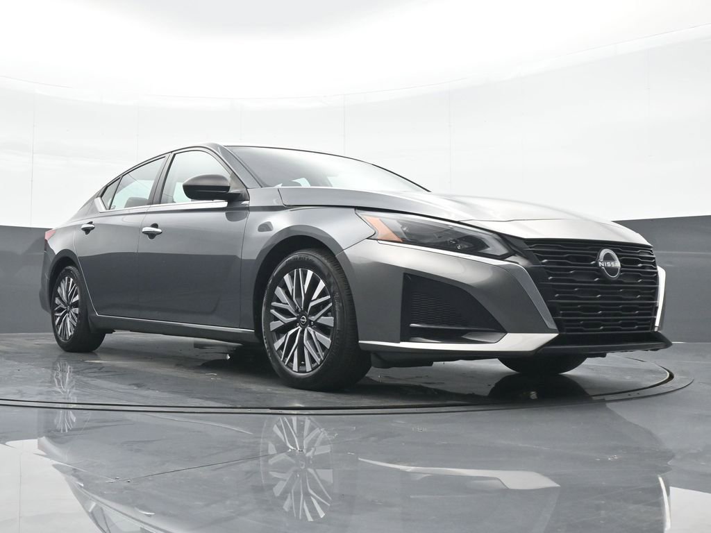 Used 2024 Nissan Altima 2.5 SV image 24
