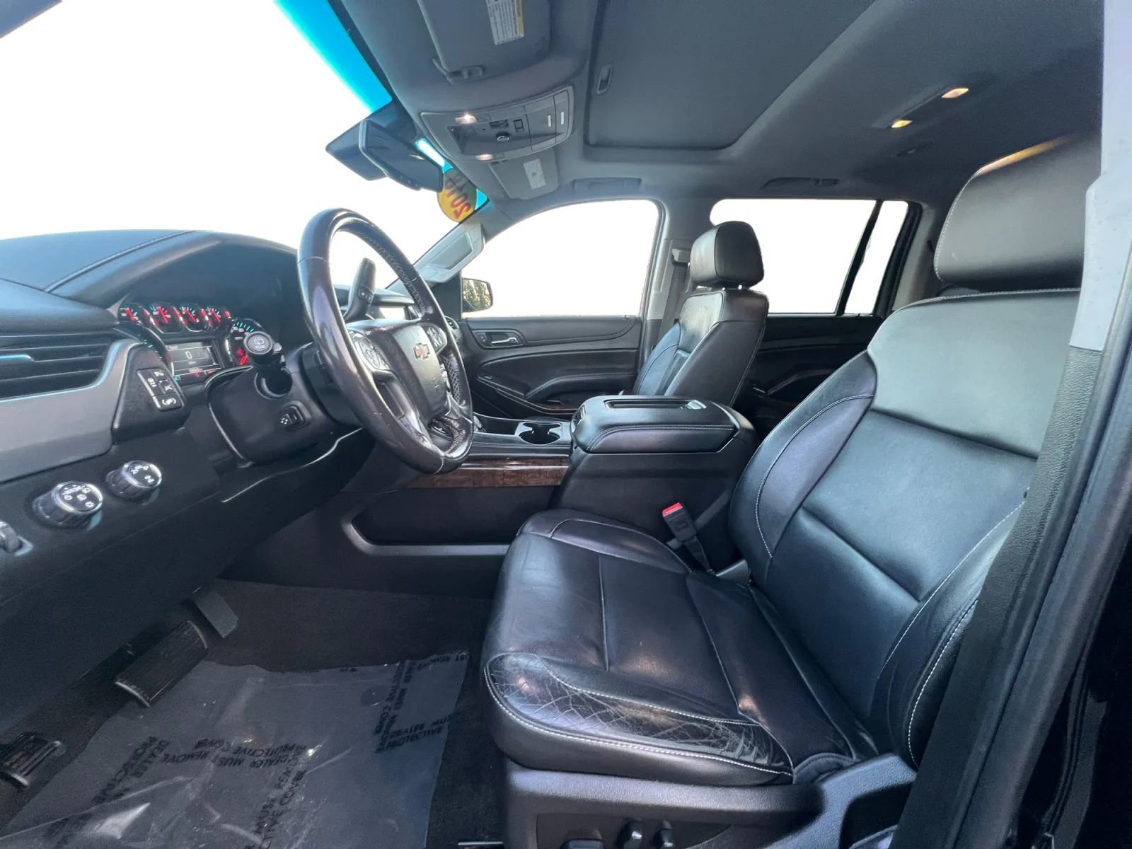 Used 2018 Chevrolet Suburban LT w/ Luxury Package image 9